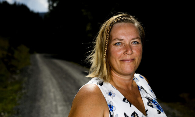 Guro dro fra mann og barn for å drikke i fred